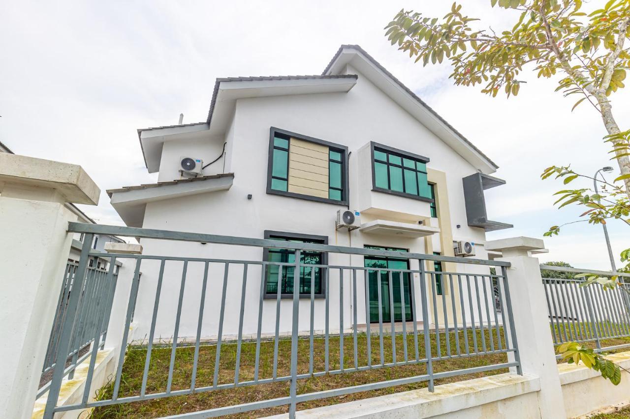 Desaru Babyfriendly Homestay Экстерьер фото